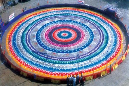 Dairesel Büyük Rangoli Tasarımı