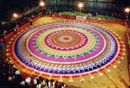 Farklı Renklerde Büyük Rangoli
