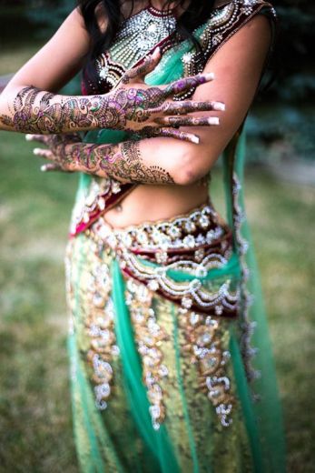 Kızlar İçin Renkli Bombay Mehendi Tasarımları