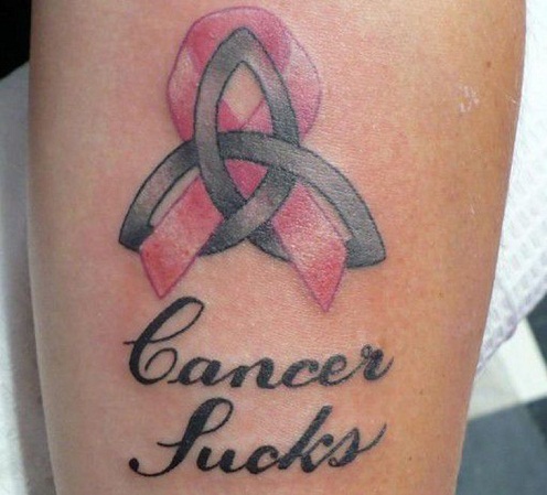 „Badass“ krūties vėžio tatuiruotės dizainas