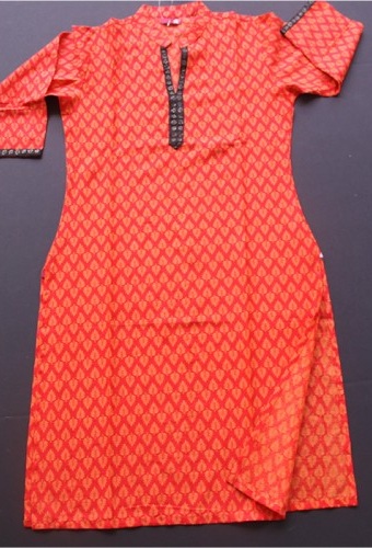 Atsitiktinė oranžinė Kurta