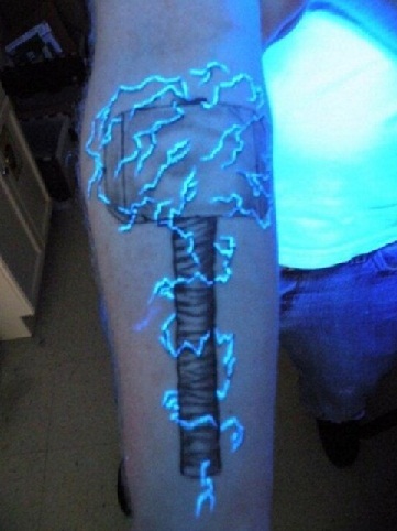 UV žaibo tatuiruotės dizainas