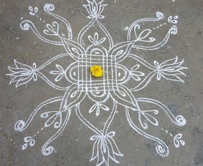 Subtilus ir blaivus Rangoli dizainas