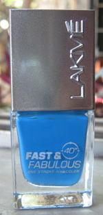 „Lakme Fast and Fabulous“ nagų spalva („Aqua Express“) - matinės spalvos nagų lako prekės ženklai Indijoje