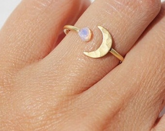 Unikalus Mėnulio opalo žiedas