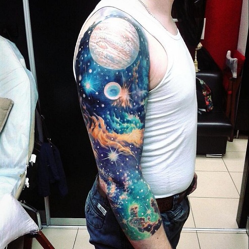 Dizainerio kosminė tatuiruotė rankovėms