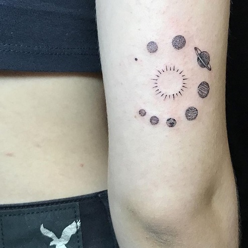 Saulės sistemos kosmoso tatuiruotė