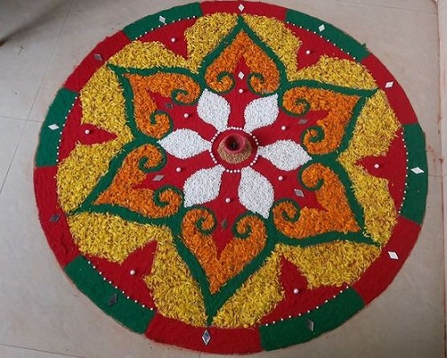 Pirinçli Çiçekli Rangoli