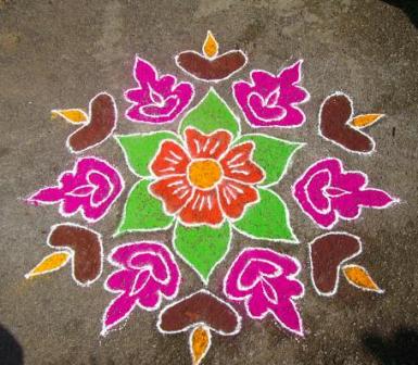 Rose Rangoli dizainas su „Diyas“ Diwali
