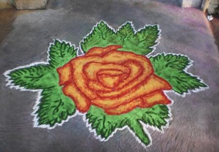 Yapraklı Büyük Gül Rangoli Tasarımı