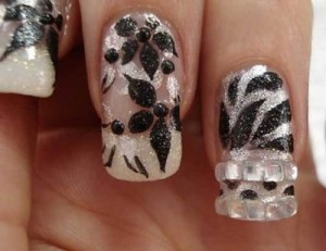 „Teenage Glam Silver“ nagų dailė