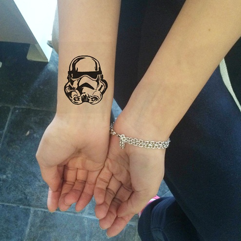Laikina „Žvaigždžių karų“ tatuiruotė