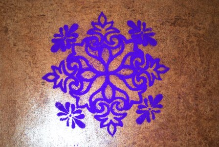 Gėlių formos trafaretas Rangoli dizainas