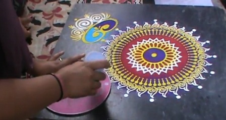 Apvalus Rangoli trafaretas