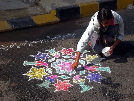 Basit Tulsi Rangoli Tasarımı