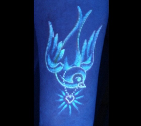 Įspūdingi UV šviesos tatuiruočių dizainai