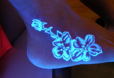 Puikus UV šviesos tatuiruotės dizainas