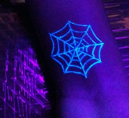 Örümcek Ağı UV Işık Dövme Tasarımları