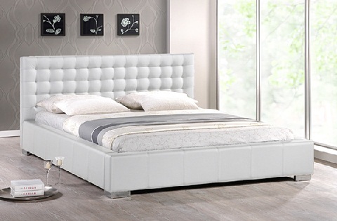 Balta labai didelė lova