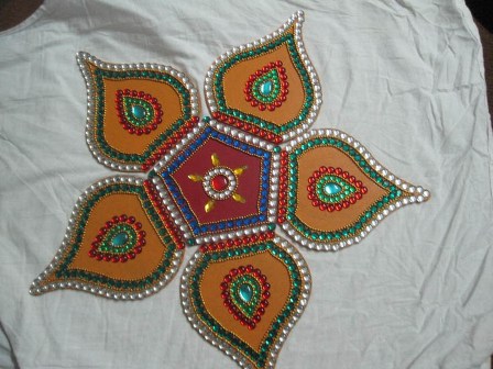 Çiçek Şekilli Kundan Ahşap Rangoli