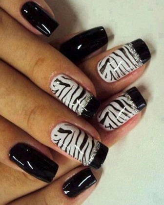 „Zebra“ nagai su blizgučiais