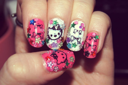 Įspūdingas „Hello Kitty“ nagų dailė