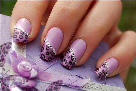 Violetiniai leopardo nagai