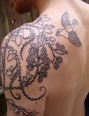 Įspūdingas vynuogių tatuiruotės dizainas
