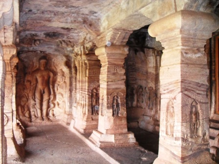 Mahavira Tapınağı - badami mağara tapınakları