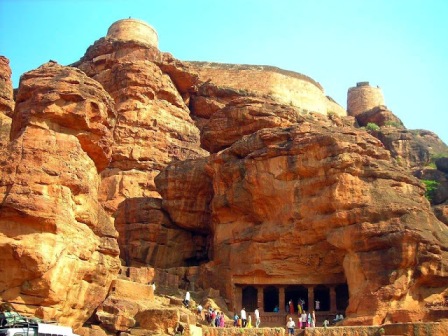 Badami Mağaraları Girişi