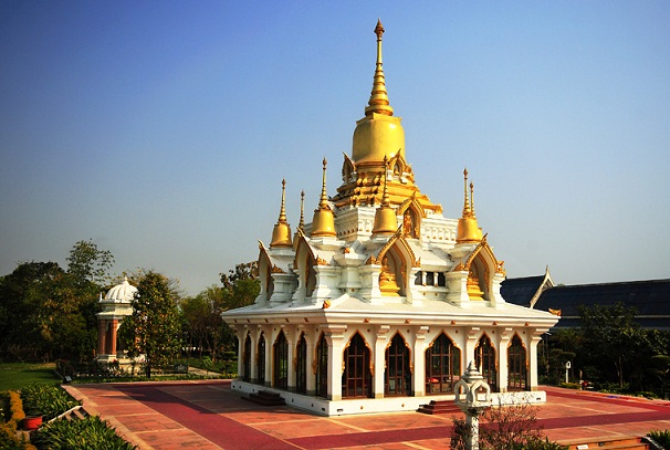 Įžymios budistų šventyklos Indijoje-budistinės Delio šventyklos
