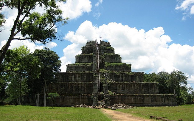 koh-ker_cambodia-turist-yerler