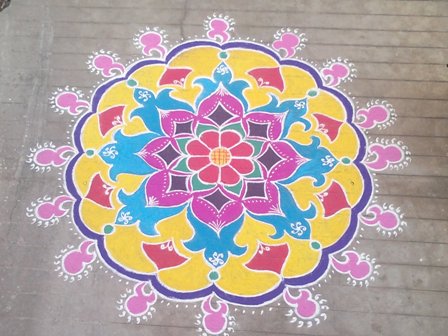 Muhteşem Gujarati Rangoli Tasarımı