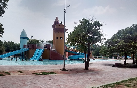 parkai-in-agra-delfinų-vandens parkas