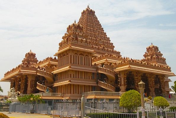 Garsios šventyklos Delyje-Chattarpur šventykloje