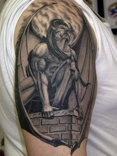 Meniškas „Gargoyle“ tatuiruotės dizainas
