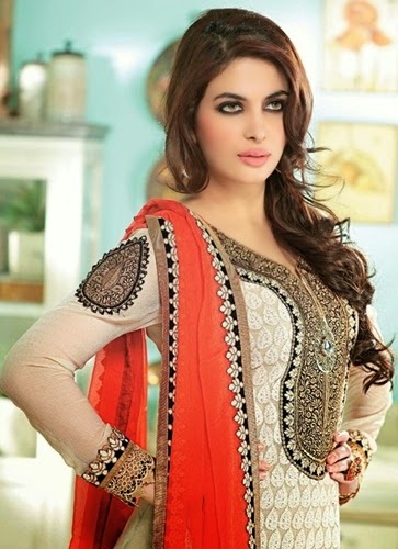 Akmens darbams paruoštas „Salwar Kameez“ dizainas