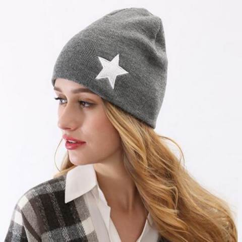Žvaigždėmis siuvinėtos kepurės