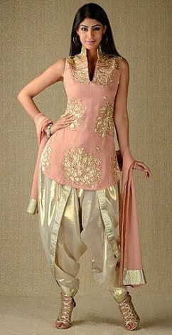„Dhoti Style Salwar“ kostiumas