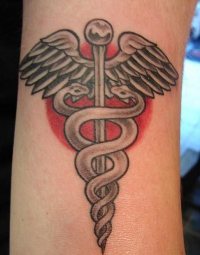 „Caduceus“ akmens darbo tatuiruotės dizainas