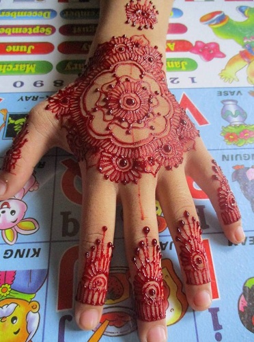 Paprastas Pakistano nugaros raudonas kūgis Mehndi