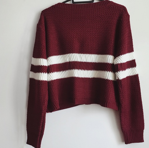 Nuplėštas sutrumpintas megztinis