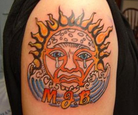 3D genties saulės tatuiruotė ant peties