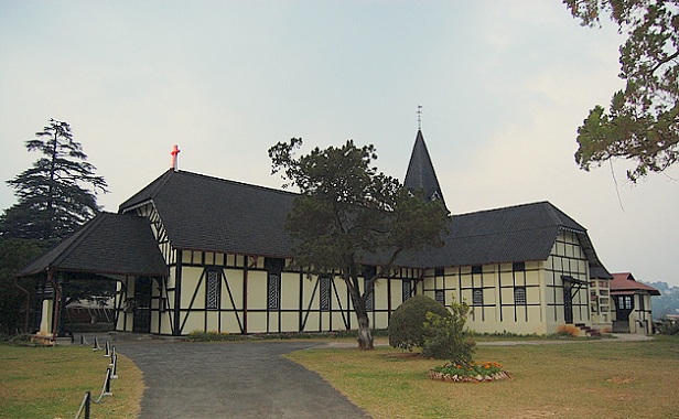 all-saints-church_shillong-turist-yerler