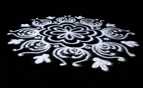 Güzel Beyaz Rangoli