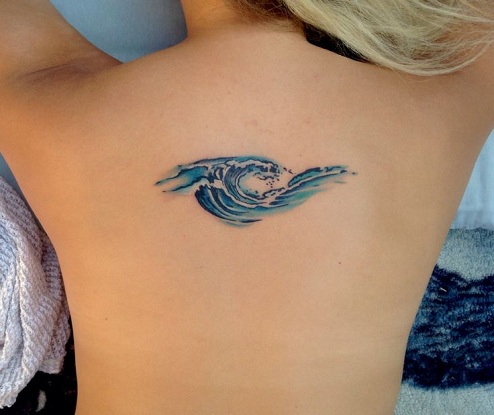 Vandens spalvos vandenyno tatuiruotės dizainas