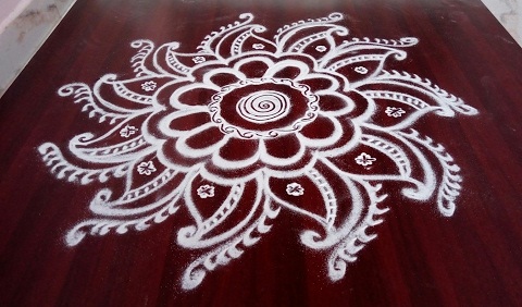 Pooja Odası için Çakra Rangoli