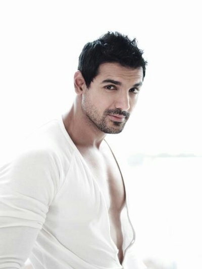 John Abraham Makyajlı ve Makyajsız 7