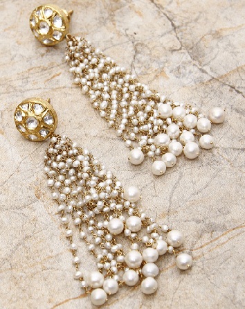 Juvelyriniai dirbiniai iš aukso ir perlų