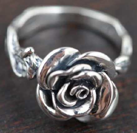Senovinis rožių žiedas